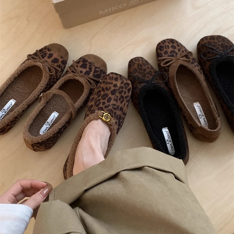 

SUOJIALUN 2025 Winter New Brand Women Flat Shoes Fashion Leopard Print Warm Plush Single Shoes Soft Flat Heel Mary Jane Shoes