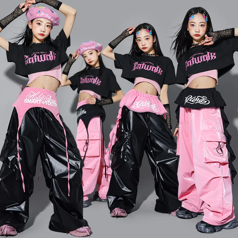 

Комплект одежды для девочек: укороченный топ в стиле K-pop и блестящие брюки из искусственной кожи, уличная одежда для девочек, костюм для детских групп, одежда для подростков в стиле хип-хоп, джаз и уличных танцев