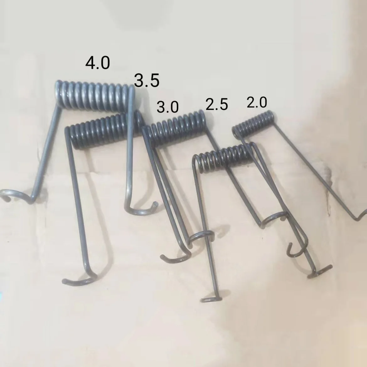 2 pz diametro del filo 2.0/2.5/3.0/3.5/4.0mm filo di acciaio per molle forte ritorno doppia molla di torsione sedile posteriore molla pieghevole a forma di V