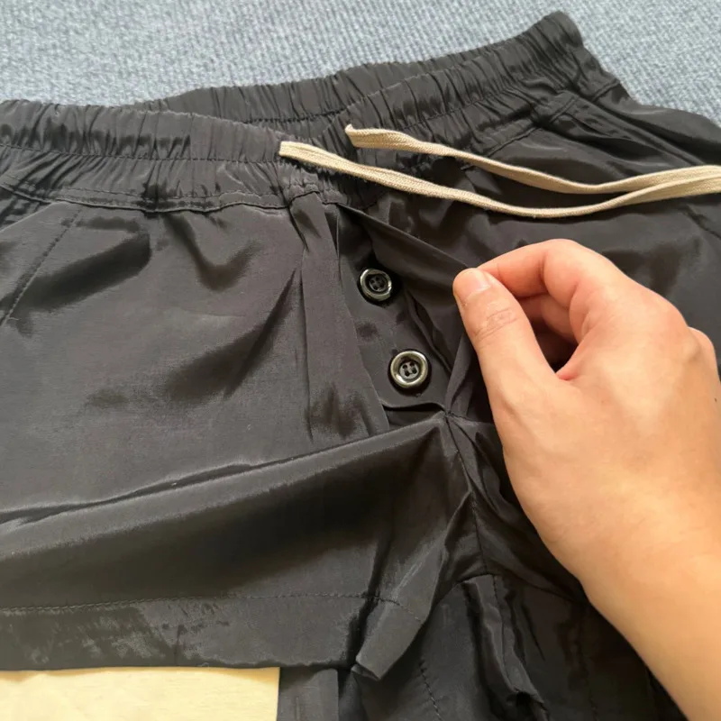 Shorts Femininos Novos de Verão HKSH 2026 Estilo RO Escuro com Cordão, Cintura Elástica, Bolsos em Cores Contrastantes, Sexy, Tendência, Hot Pants HK18691