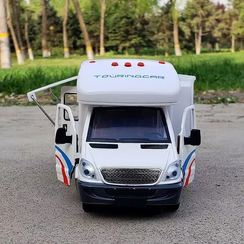 1:28 Diecast Luxury RV Recreational Vehicle Car Model Toy Metal Camper Van Motorhome Touring Car Model Sound and Light Gift