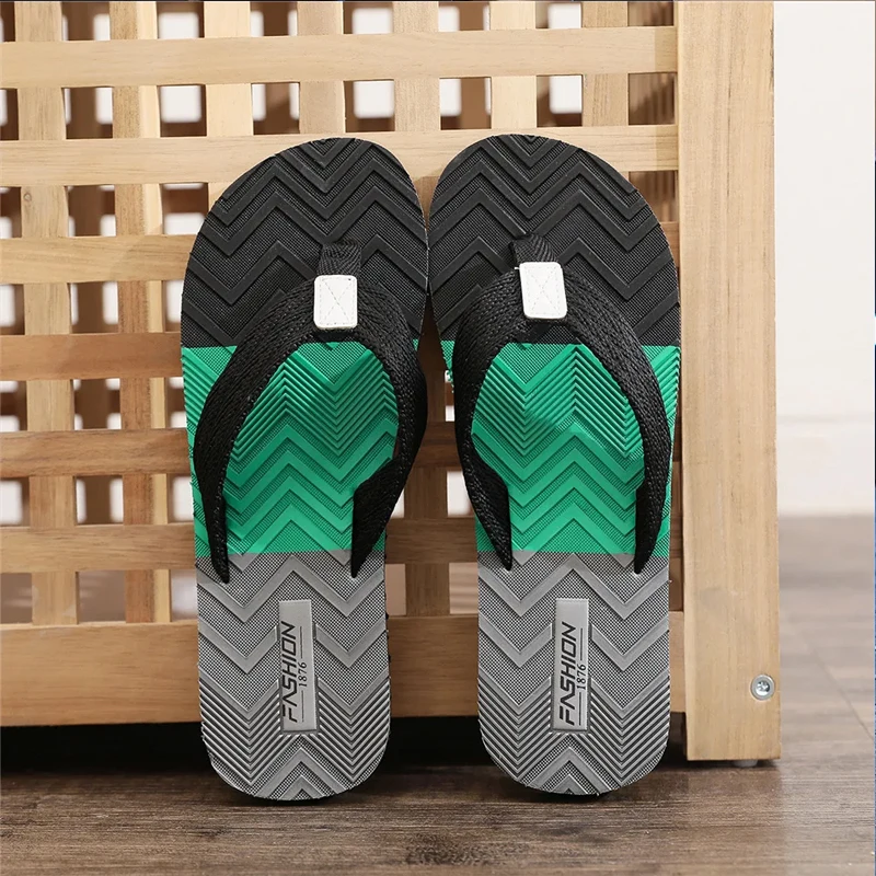 New Men Slippers Summer Breathable Beach Leisure Shoes Slip On Man Flip Flops Lightweight Soft Slipper Zapatos Hombre