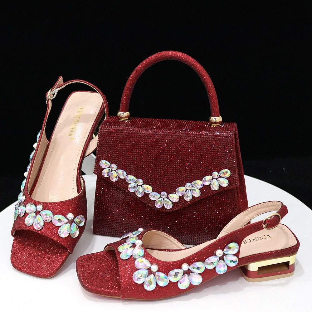 

Red Temperament Elegant Women's Wedding Luxury Dinner Buckle Sandals Bag Set Vintage Rhinestone Applique Luxury High Heels