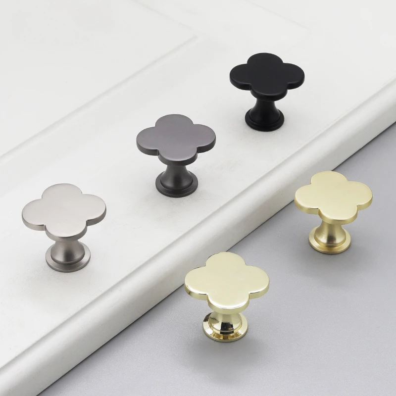 Kitchen Cabinet Storage Handles Four Leaf Clover Shape Drawer Knobs Matte Black Cabinets Door Pulls Golden Handles for Furniture