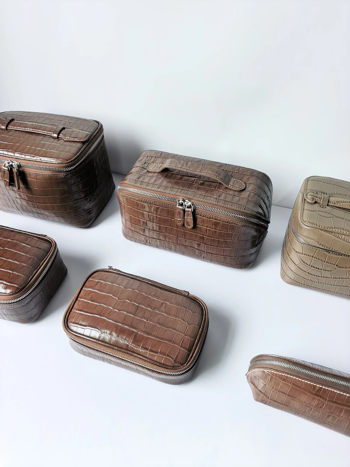 Echtes Leder, Krokodilprägung, Kosmetiktasche für Damen, Reise-Toilettentasche, Kastanienbraun, Kosmetikbeutel, große Kapazität, tragbar – Detail 10