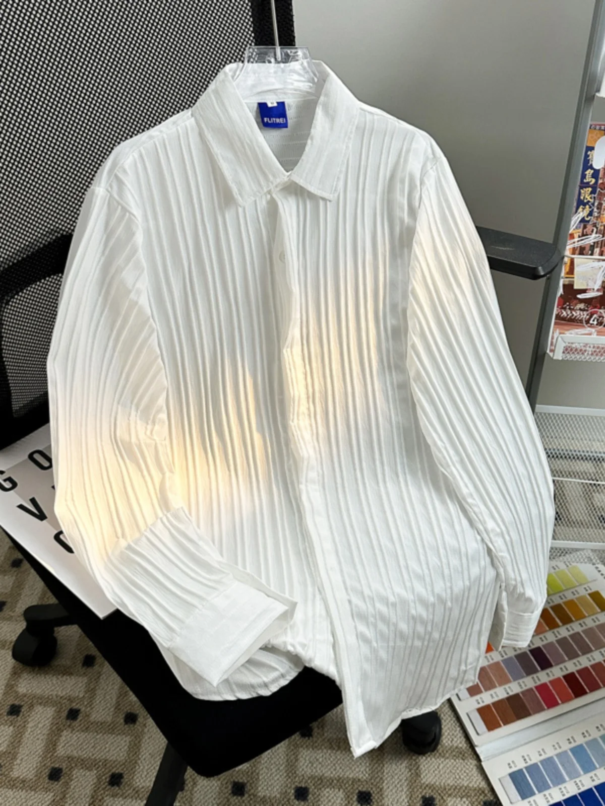 

Мужская летняя тонкая свободная модная рубашка из ледяного шелка в корейском стиле с драпировкой и воротником-стойкой для молодежи...