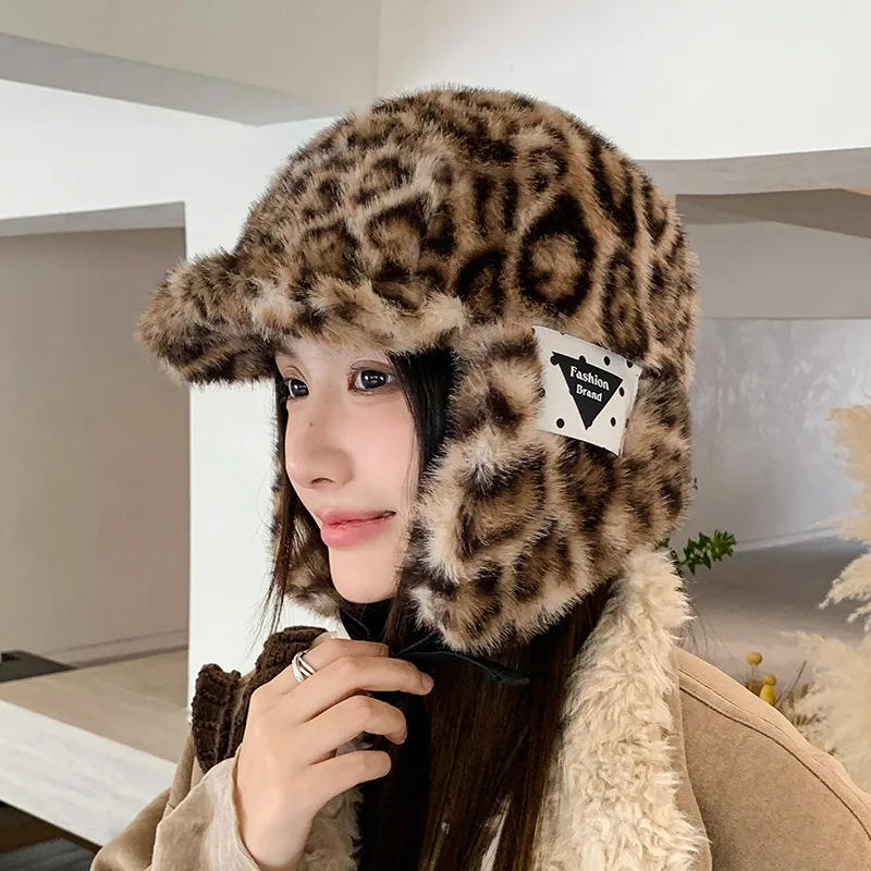 Nuevo diseño de parche Simple Retro estampado de leopardo sombreros de bombardero de felpa para mujeres invierno conducción al aire libre cálido versátil gorras de piloto hombres