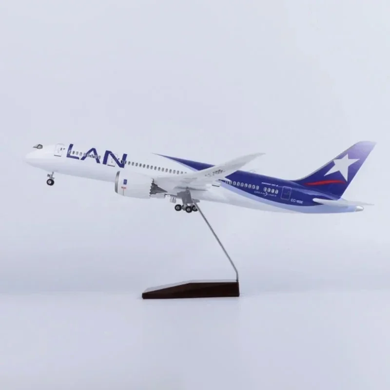 Resin Replica Plane For Collection 47CM 1/130 Chile LAN Airline Airplane Model Toy 787 B787 LANChile Dreamliner Aircraft Plastic