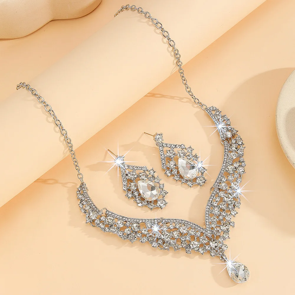 Women Vintage Colorful Enamel Maple Leaf Jewelry Set Elegant Delicate Leaf Pendant Necklace Drop Earrings Classic Fashion Statem