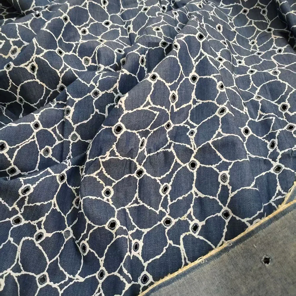 Bedruckter gewaschener Denim-Stoff, leicht, dünn, mit kleinen Löchern, blauer Baumwollstoff für DIY-Puppenkleidung, Jeans, Taschen, Schürzen, Bastelarbeiten, Handarbeitsmaterial. – Detail 3