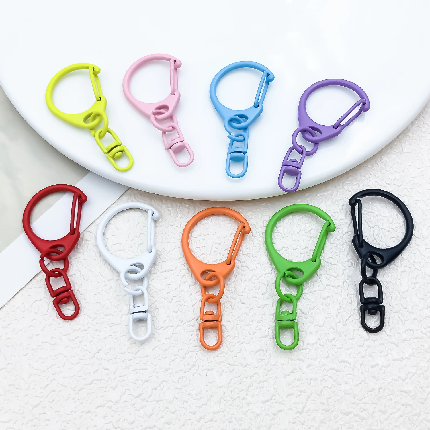 20 pièces de boucles en D peintes de 18x41mm avec crochet en forme de 8, adaptées pour la fabrication de porte-clés, de pendentifs de sac et d'accessoires de bricolage.