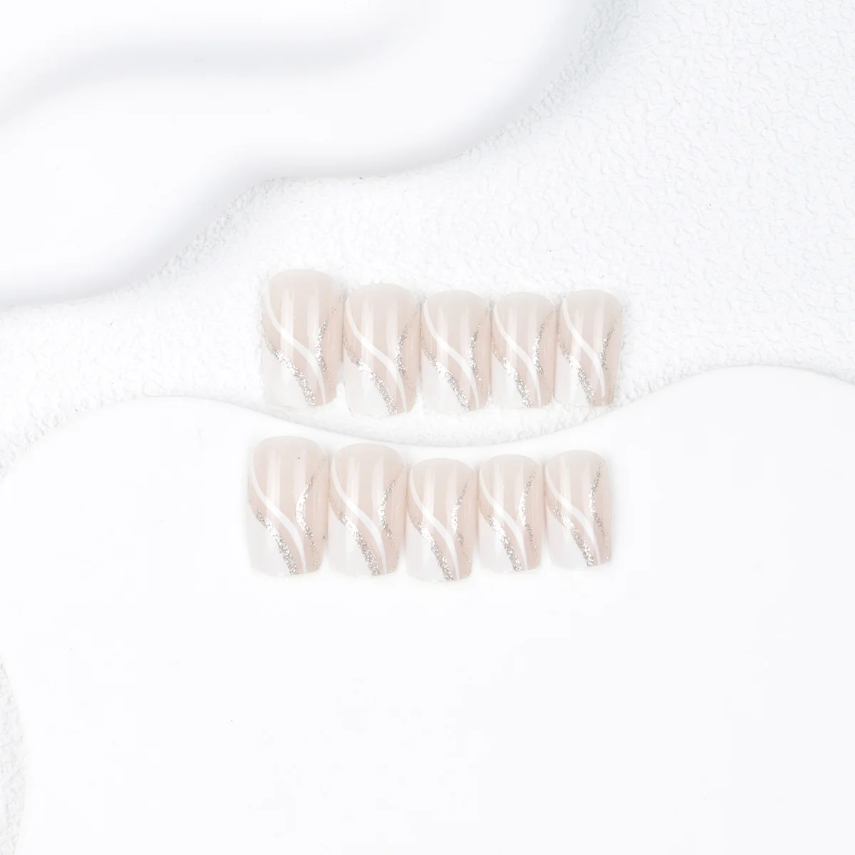 24 pezzi Unghie finte francesi bianche a doppio strato ad angolo quadrato medio Unghie artificiali dal design semplice