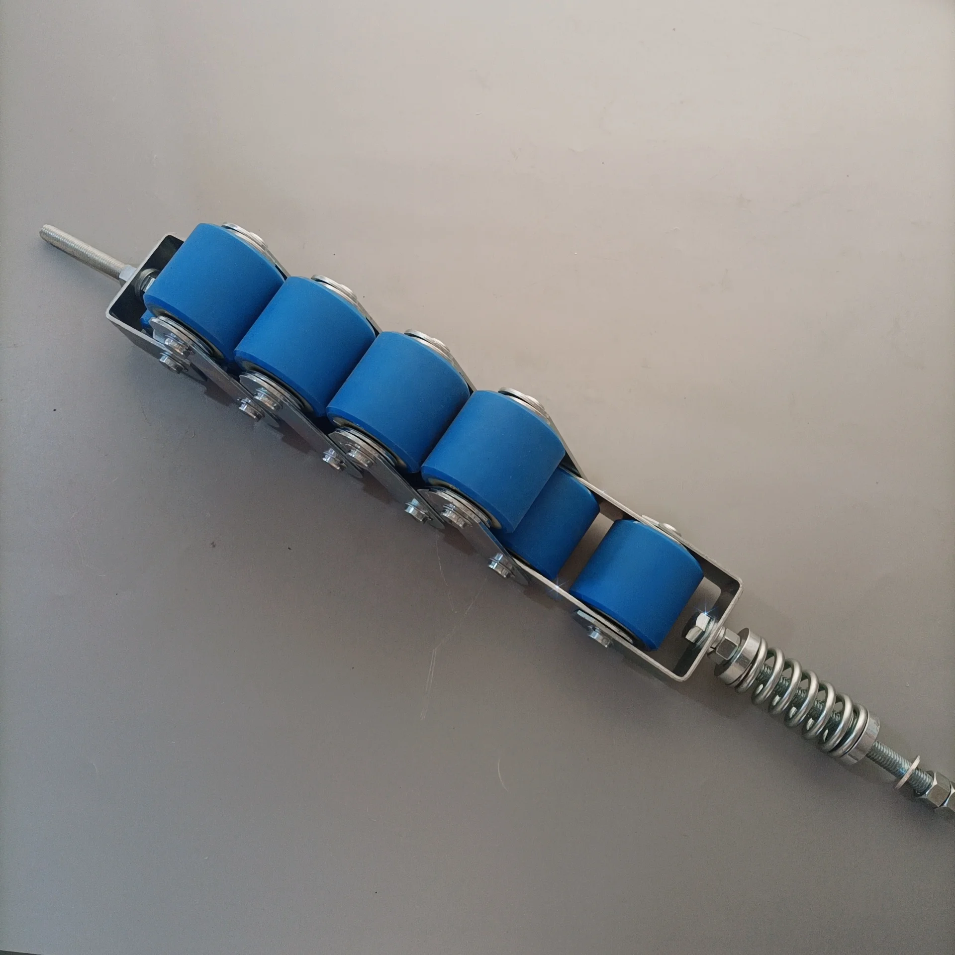XAA332X Escalator Handrail Pressure Roller 10 Rollers Tension Chain With Spring Plastic Escalator Spare Parts