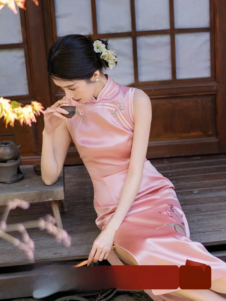 

Bridal Chinese Style Embroidered Spring Cloud Pink Engagement Wine Ceremony Traditional Chinese Costume Dress