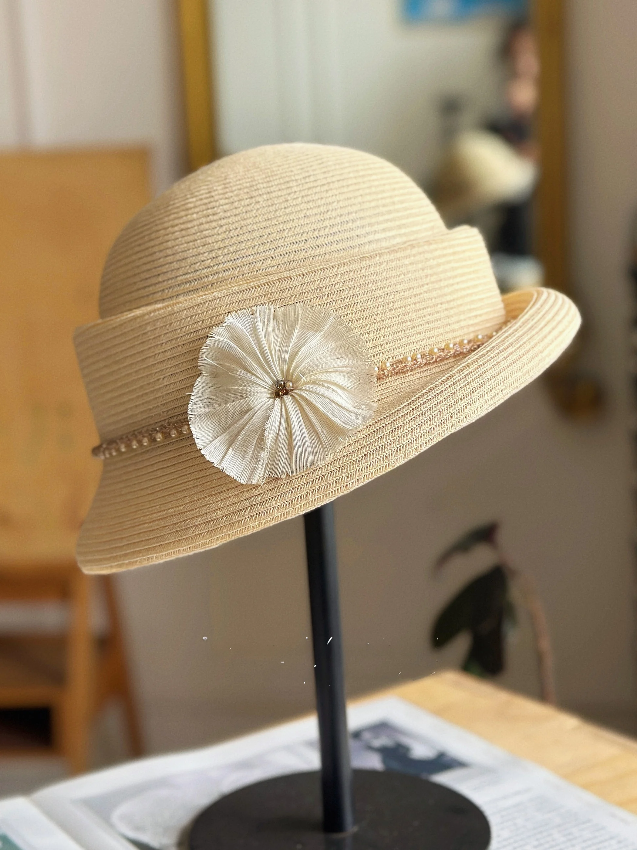 silk-and-hemp-flower-woven-retro-bowl-hat-women's-summer-short-brim-irregular-sunshade-hat-breathable-fashionable-capri-hat
