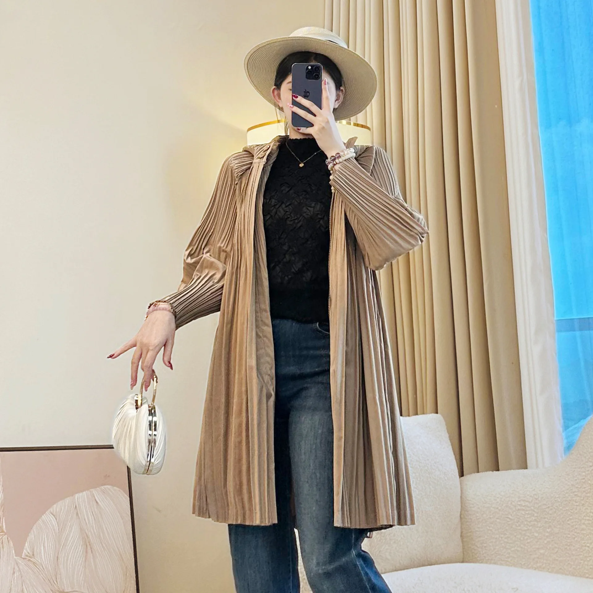 Miyake Herbst Winter Plissee Kleidung High-End Lose frauen Leichte Trenchcoat Neue Mit Kapuze Zipper Mid-Länge windjacke