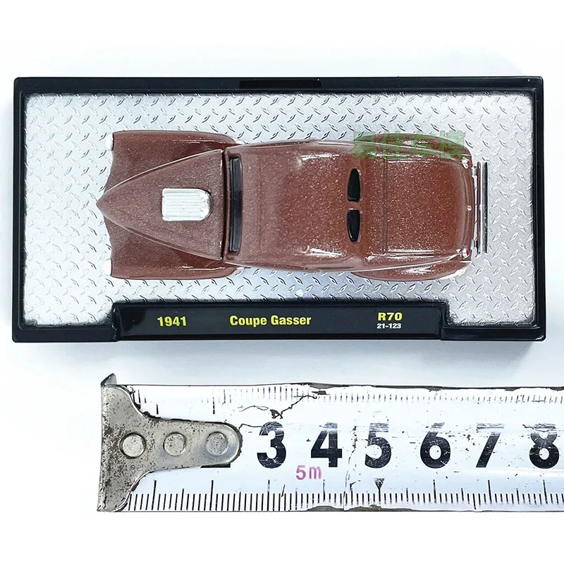 

M2 Машины 1: 64 1941 Coupe Gasser, винтажная модель автомобиля из сплава, статическая коллекция, украшенные праздничными подарками, игрушки