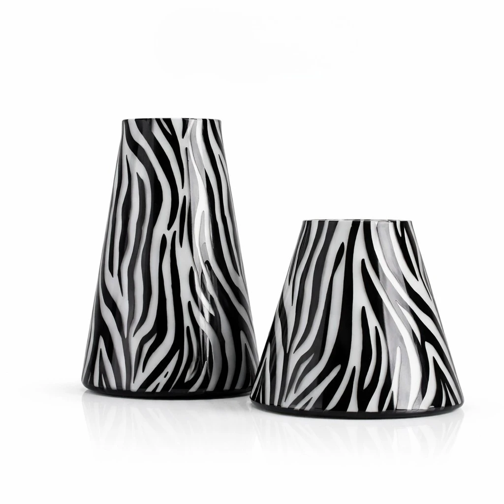 PYH modern light luxury minimalist style black and white leather entrance model room art flower arrangement