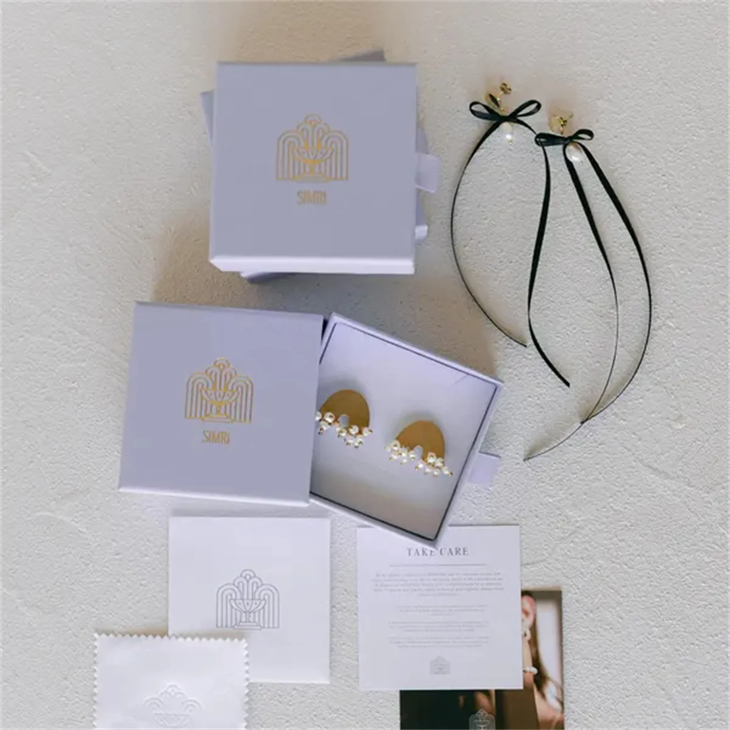 

50 шт. 9*9*3,5 см фиолетовый ящик для бумаги, шкатулка для драгоценностей на заказ с губкой, персонализированный логотип, ожерелье, серьги, упаковка, объемный ящик C