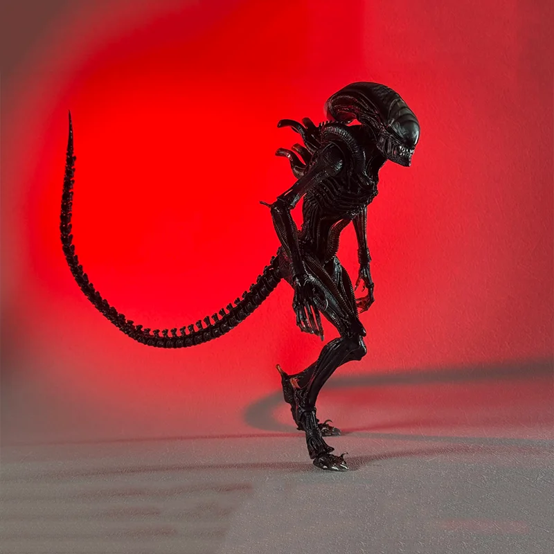 Nowy oryginał w magazynie Neca Alien: Romulus Scorched Xenomorph Anime rysunek Alien figurka lalka posągi ozdoba zabawka prezent dla dzieci