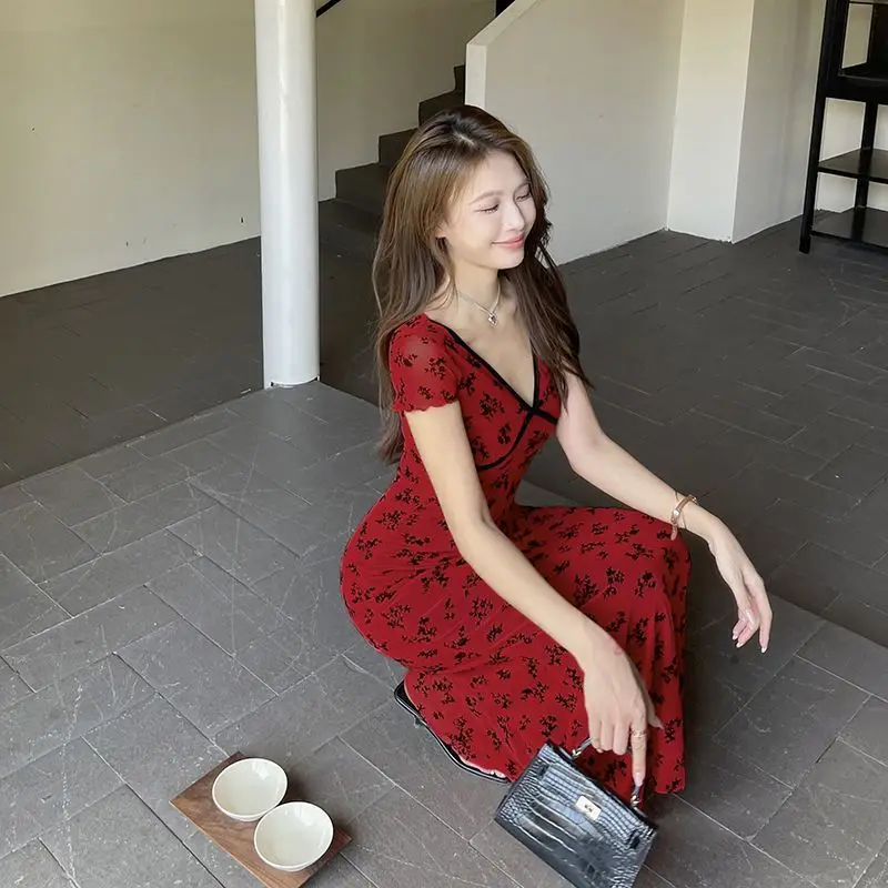 Franse retro jurk met V-hals en bloemenprint met korte mouwen en slanke taille Heupknuffelende jurken Pure Lust Lange jurken in vakantiestijl