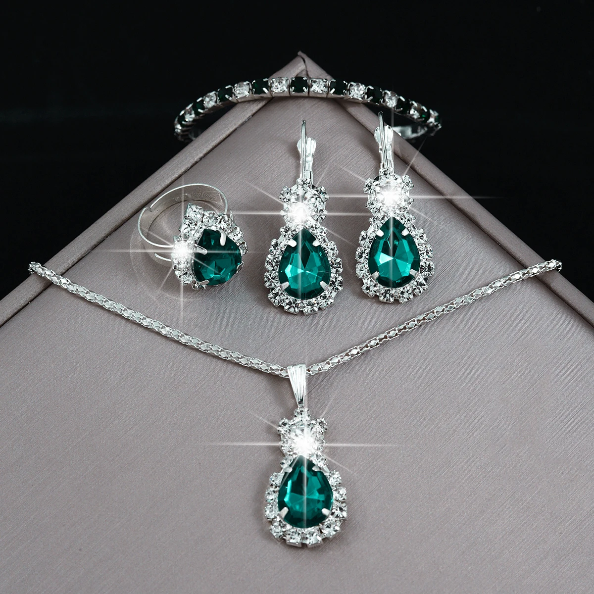 5-Piece Set of Fashionable Women's Green Teardrop-Shaped Stainless Steel Rhinestone Jewelry Set, Including Necklace, Bracelet, Earrings, and Ring, as a Holiday Gift for Her