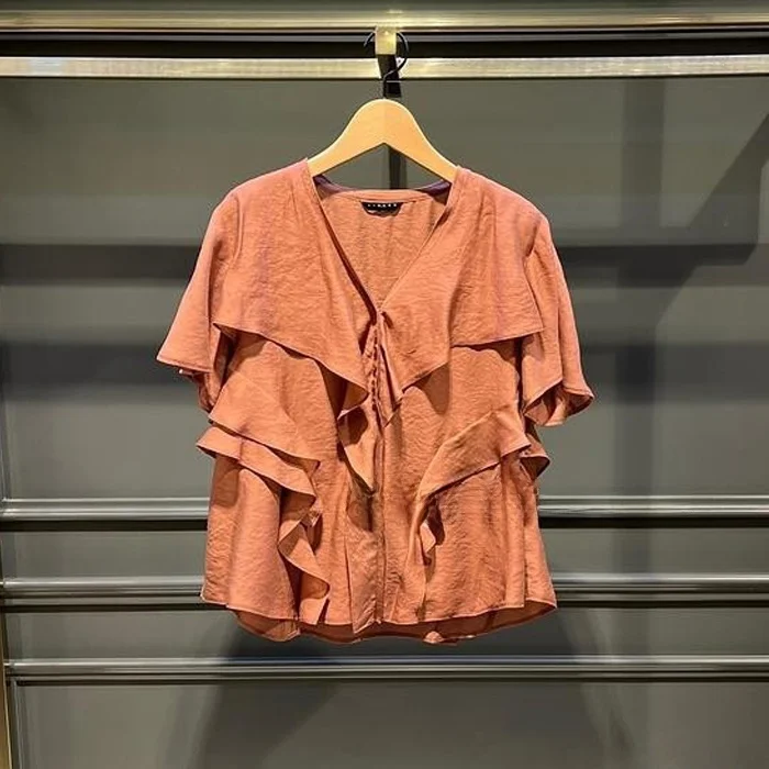 

Sweet Korean Sle V-ne Blouse Embellied with Lace Sves Breathable Polyester Fiber Commute-friendly ort Sve irt