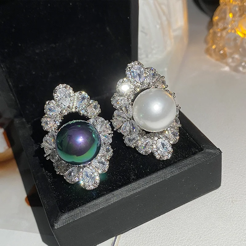 

MDLFES Moissan Diamond Style Layering heavyweight, luxurious mother-of-pearls, gold-plated, exaggerated sparkle.