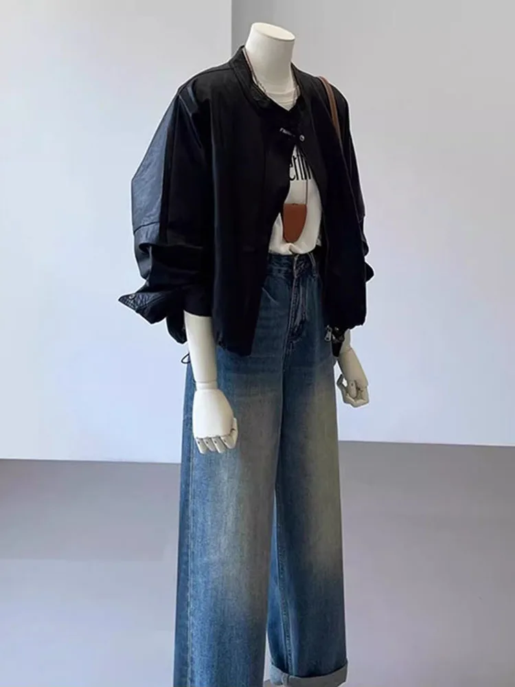 Jaqueta de Couro Retro Americana Feminina Casual com Botões Decorativos, Corte Solto, Manga Longa e Fechamento com Zíper