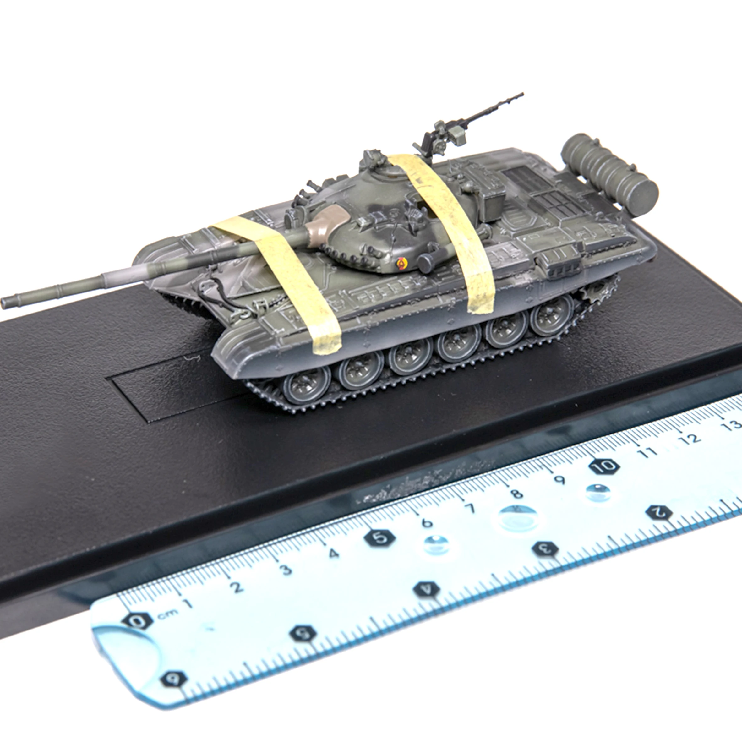 1: 72 Soviet T-72G main battle tank model (East German camouflage coating) finished collectible model new version