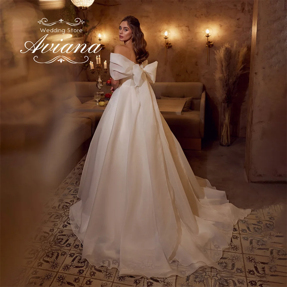 Aviana مخصص ألف خط قبالة الكتف فستان الزفاف القوس الخلفي الخامس الرقبة طول الأرض قصيرة الأكمام الأميرة نمط سويب تراين