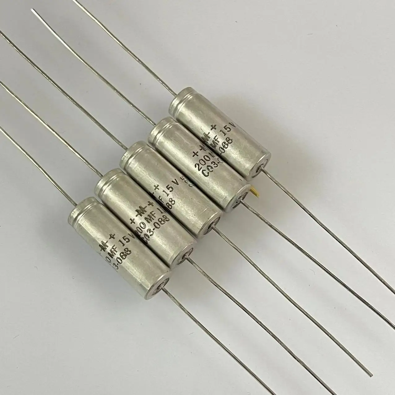 Brand new original American C03-088 235 series 200UF instead of 220UF 15V copper pin axial heating cathode, 9.5*28.5MM