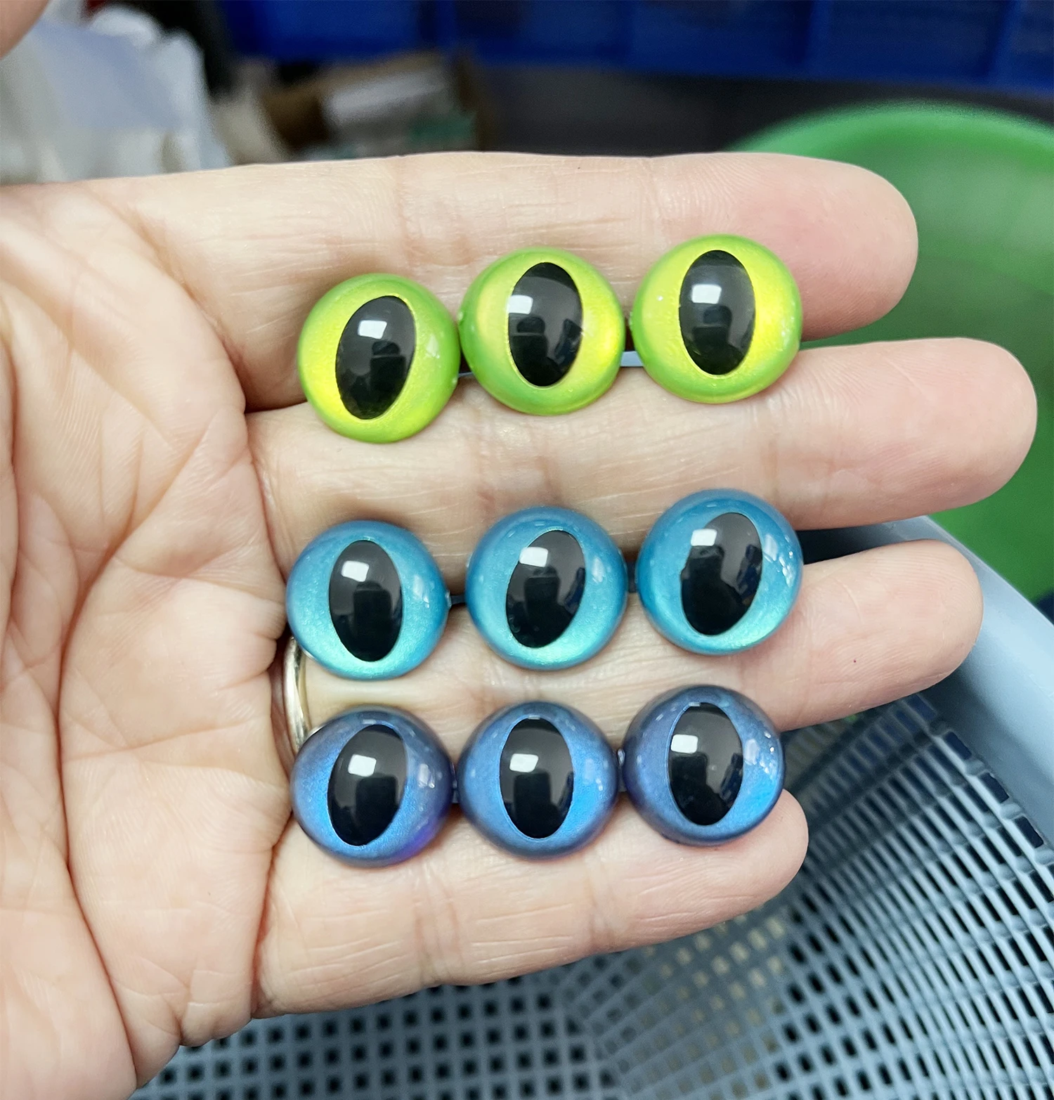 60 Stück 7,5 mm 9 10,5 12 13,5 15 16 18 21 24 mm Handbemalung Perlenfarbe glatte Stiel Spielzeug Katzenaugen mit Messerscheibe 6 Farben Option