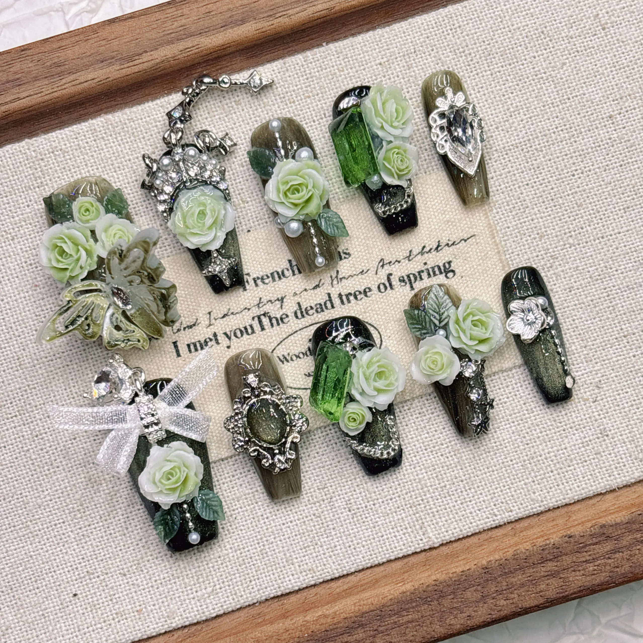 

Forest White Rose Retro Press On Nails Extra Long Coffin Dark Green Cat-Eye Gradient 3D Rose Butterfly Vintage Silver Rhineston