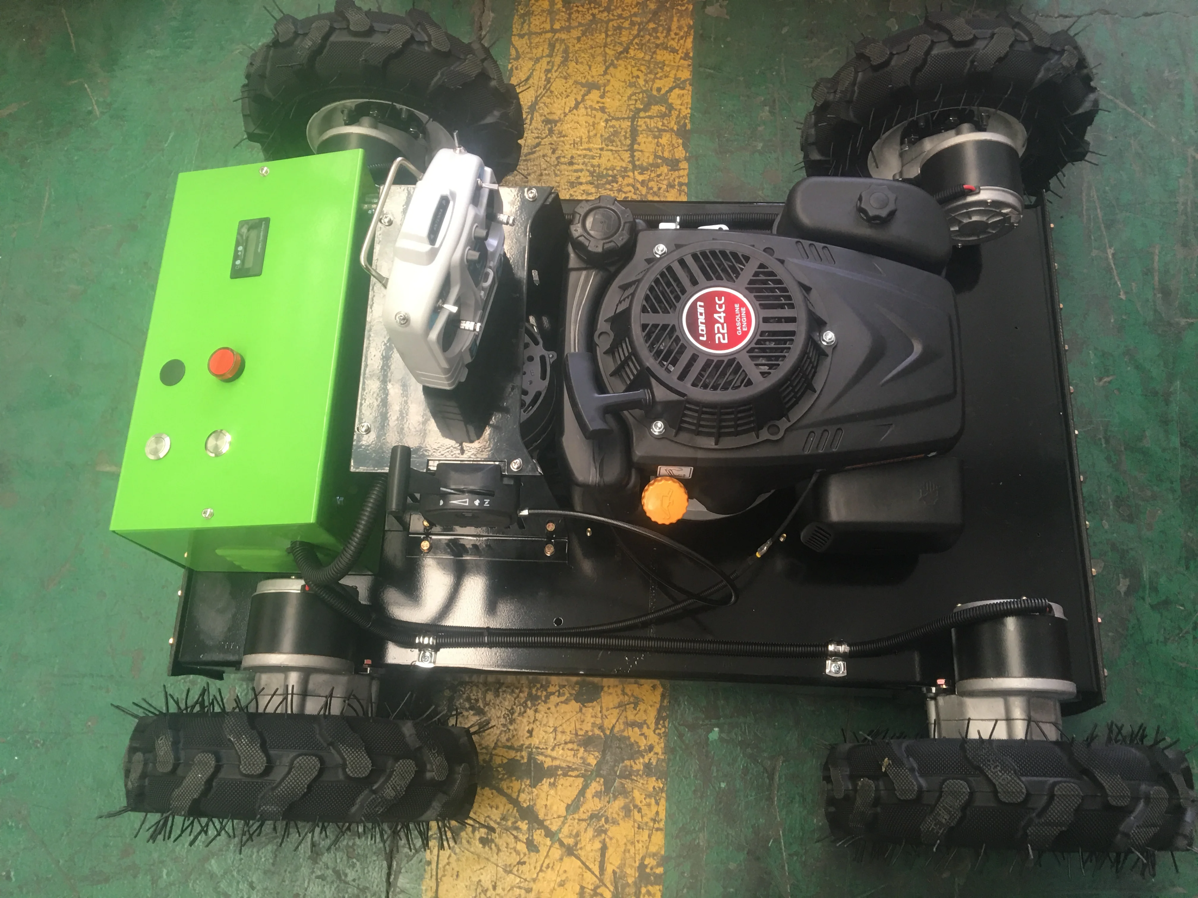 Four DC 24v motor anti-skid wheels smoothly control 110kg load four-wheel drive remote control lawn mower