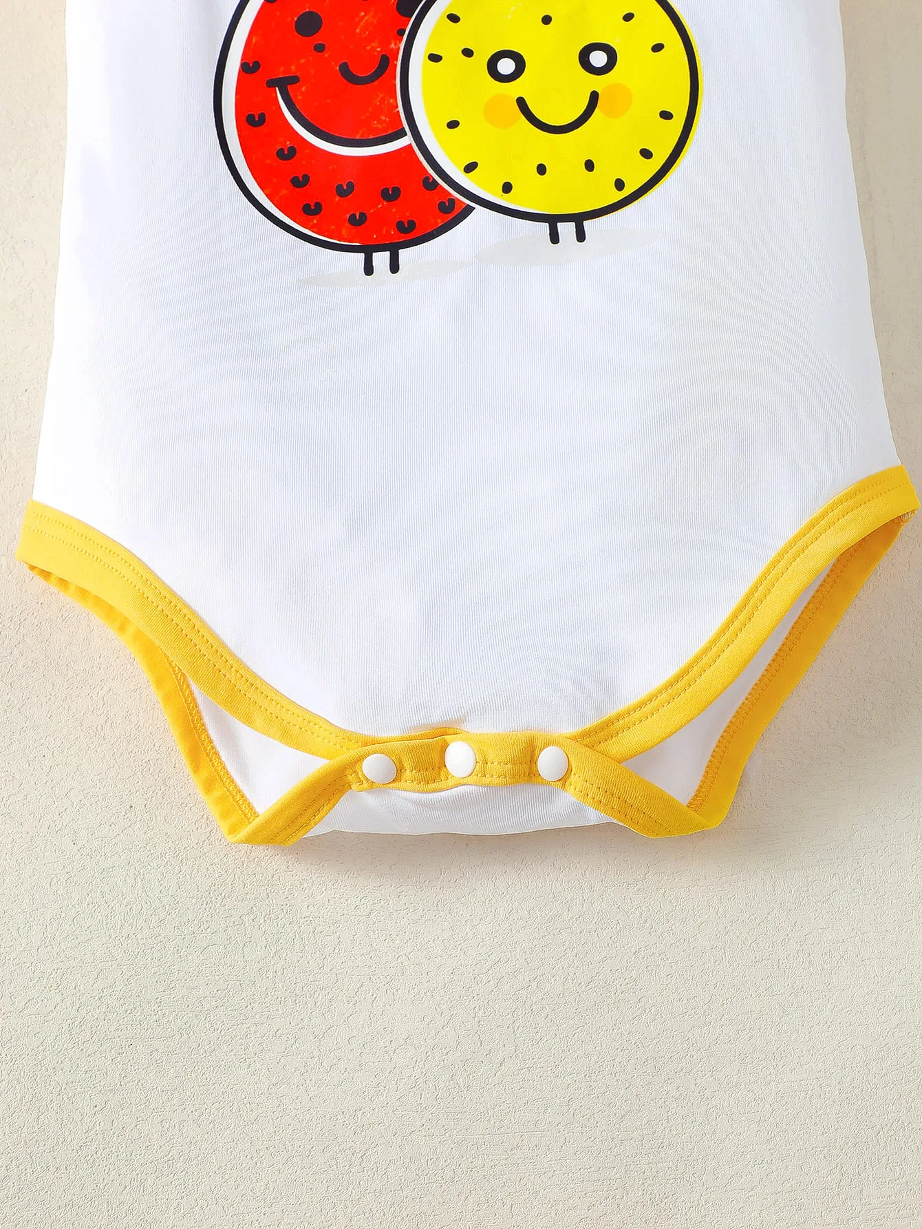 3-teiliges Set für Babymädchen: Rundhals-Body mit Fruchtmotiv + Rock mit Fruchtmuster und Schleife + Haarband, Sommer-Set, geeignet für Babymädchen im Alter von 0–12 Monaten, süßes Set. – Detail 5