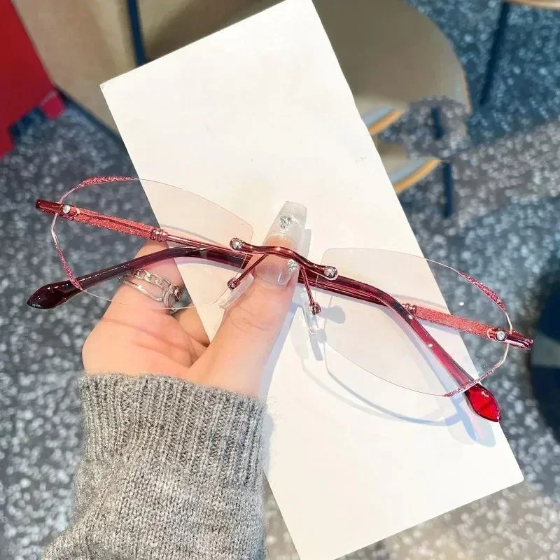 Ultraleichte, randlose Lesebrille aus Metall für Damen, modisch, Diamanten, feiner Blitz, hochauflösende Anti-Blaulicht-Presbyopie-Brille – Detail 1