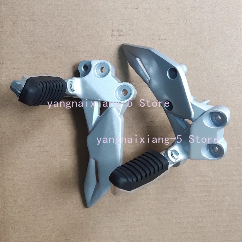 Motorcycle Left Right Footrests Assembly Footpegs Bracket Foot Support Foot Pedal Bracket For Suzuki GSX150F GIXXER155