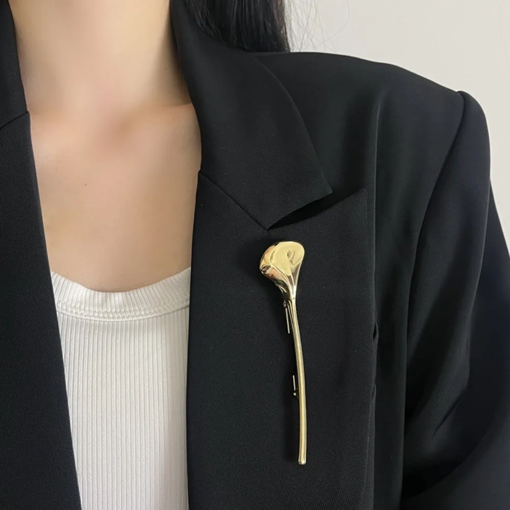 

Uniform Corsage Ornament Ginkgo Leaf Brooch French Style Elegant Long Leaf Pin Gold Luxury Metal Glossy Brooch Banquet