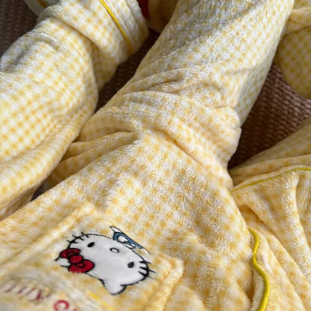 ชุดนอนผู้หญิงลายการ์ตูนฤดูหนาว ผ้าฟลานเนลหนานุ่ม สไตล์ลำลอง พิมพ์ลาย ปกเสื้อแบบคาร์ดิแกน กางเกงขายาว อุ่นสบาย น่ารัก สไตล์นักเรียน ชุดนอนใส่ในบ้าน