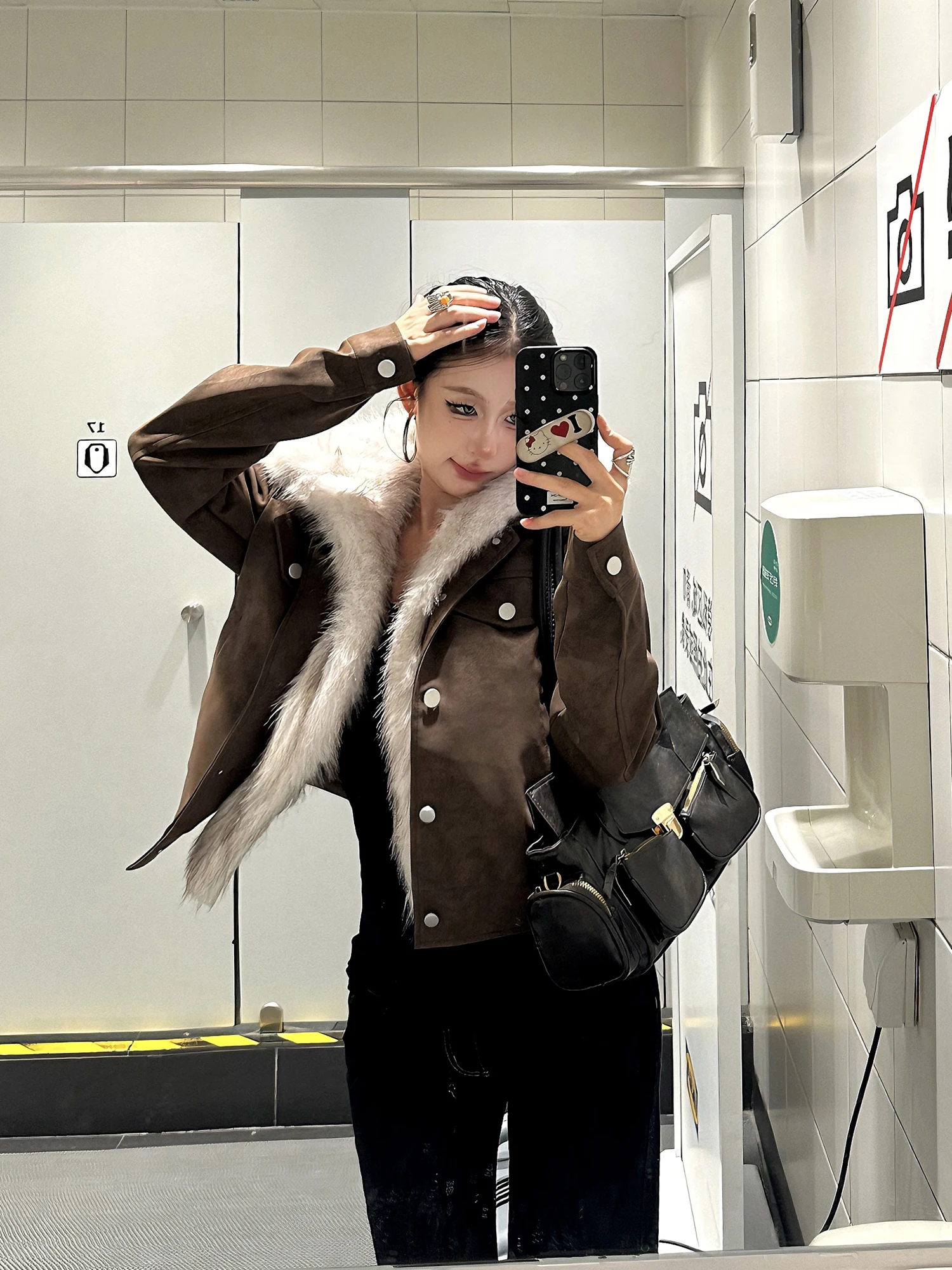 Jaqueta Feminina de Couro Sintético Estilo Americano Retrô Quente para Outono/Inverno, Casaco Acolchoado com Gola de Pele e Efeito Emagrecedor