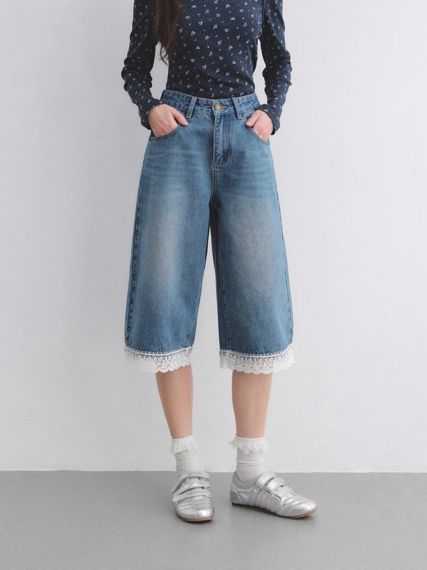 

Waed Vintage Lace Trimmed Hem Seven-Foot Jeans AsGony l Waist Star Pattern Medium Softn Non-Stretch Ladies Loose Fit