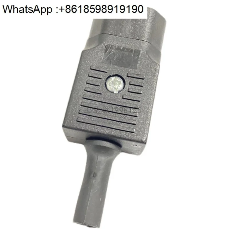 px0686を日本語に翻訳してください--bulgin-iec-コネクタ-ac-電源-c14-オスプラグ-10a-250v-ケーブル用