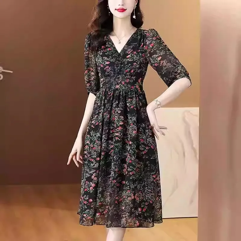 

French Noble New Floral Dress Female 2024 Summer New Fashion Mom High Waist Slim High-end Temperament Chiffon Skirt Tide