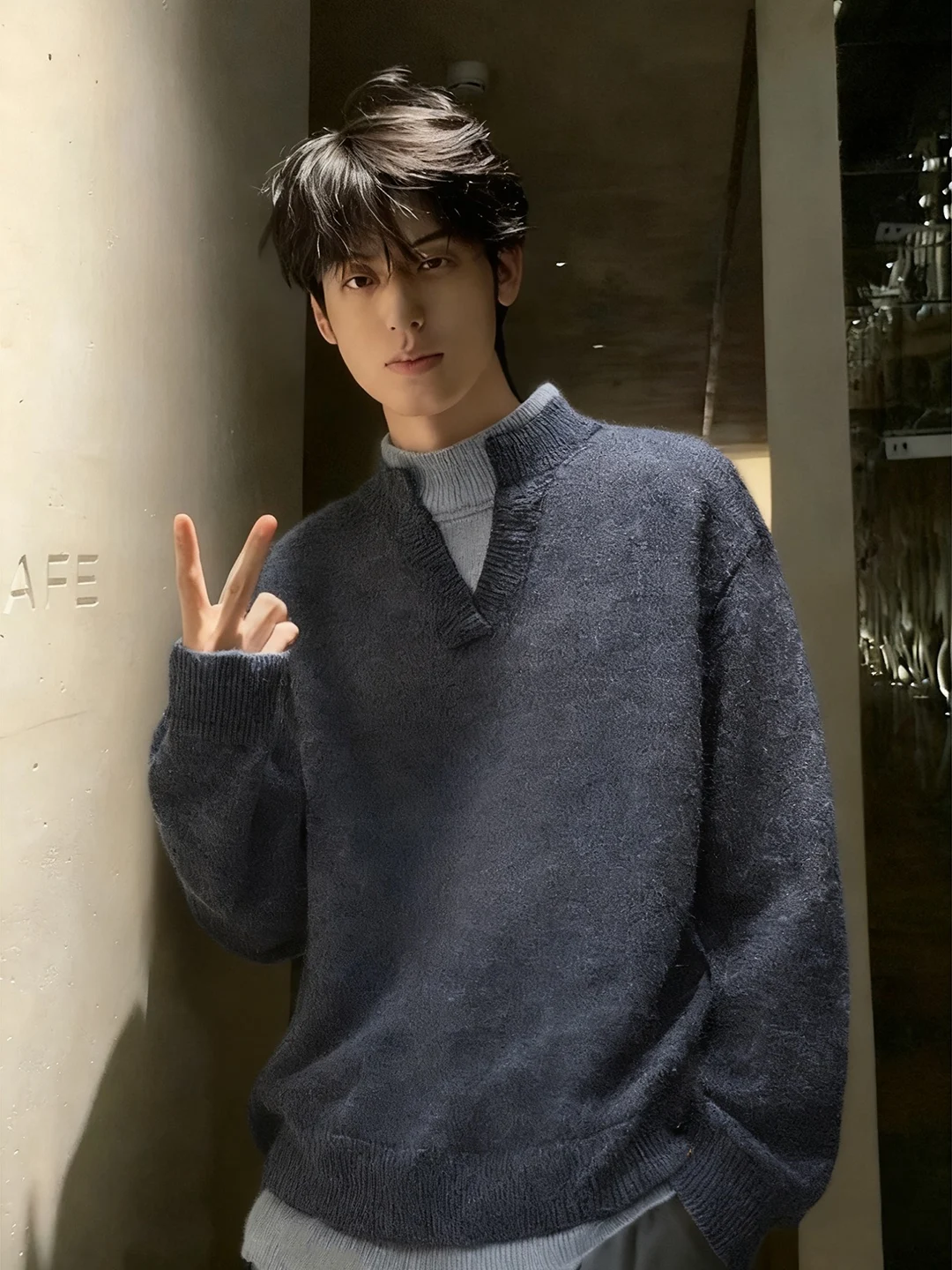 

Deep ey V-Ne Knitwear Men's Winter Casual Soft Cozy Inner Wear Fake Two-Piece Loose Fit American Sle Youth Faion