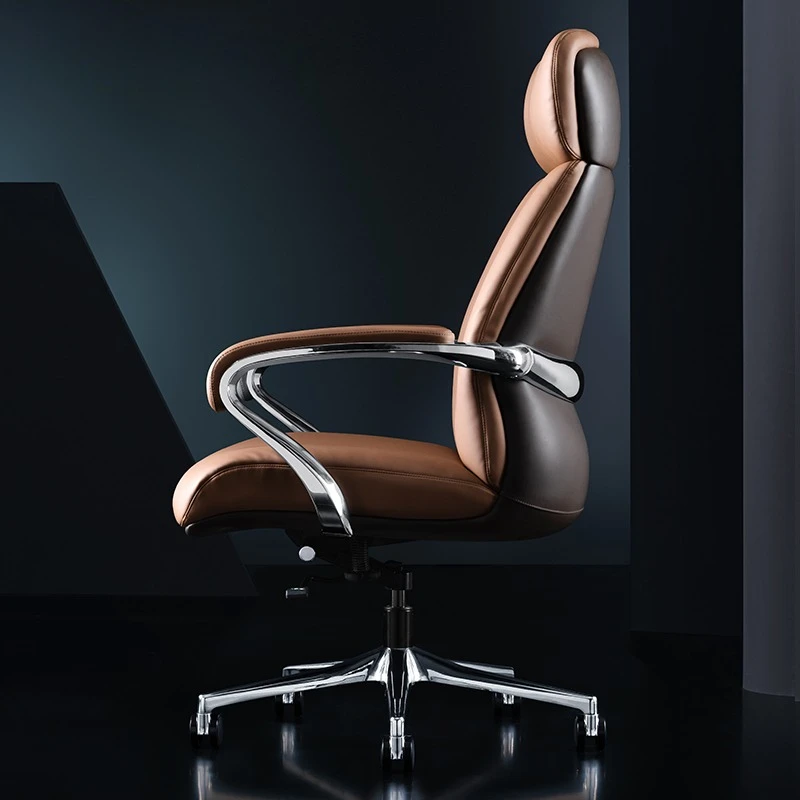 Light luxury leather boss chair comfortable cowhide can go to the office