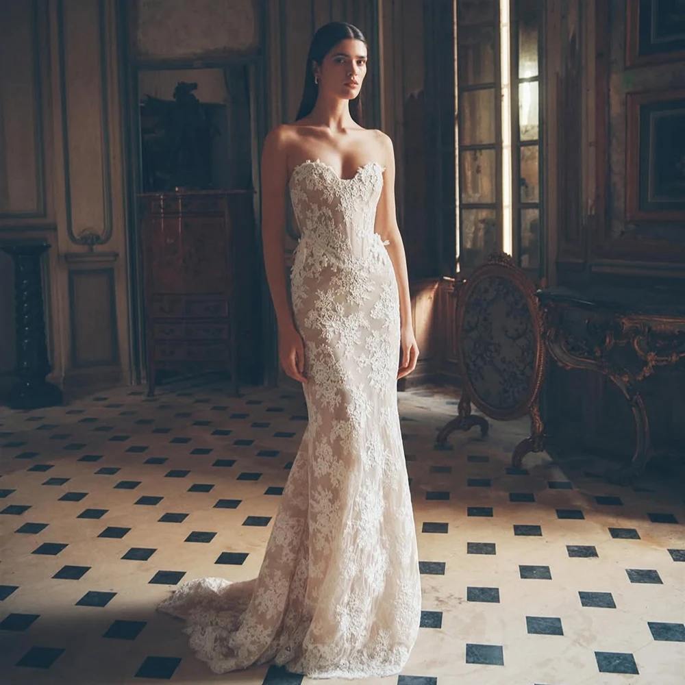 Aangepaste strapless liefje kant zeemeermin trouwjurk fit flare vloerlengte jurk met trein voor bruid formele bruidskleding