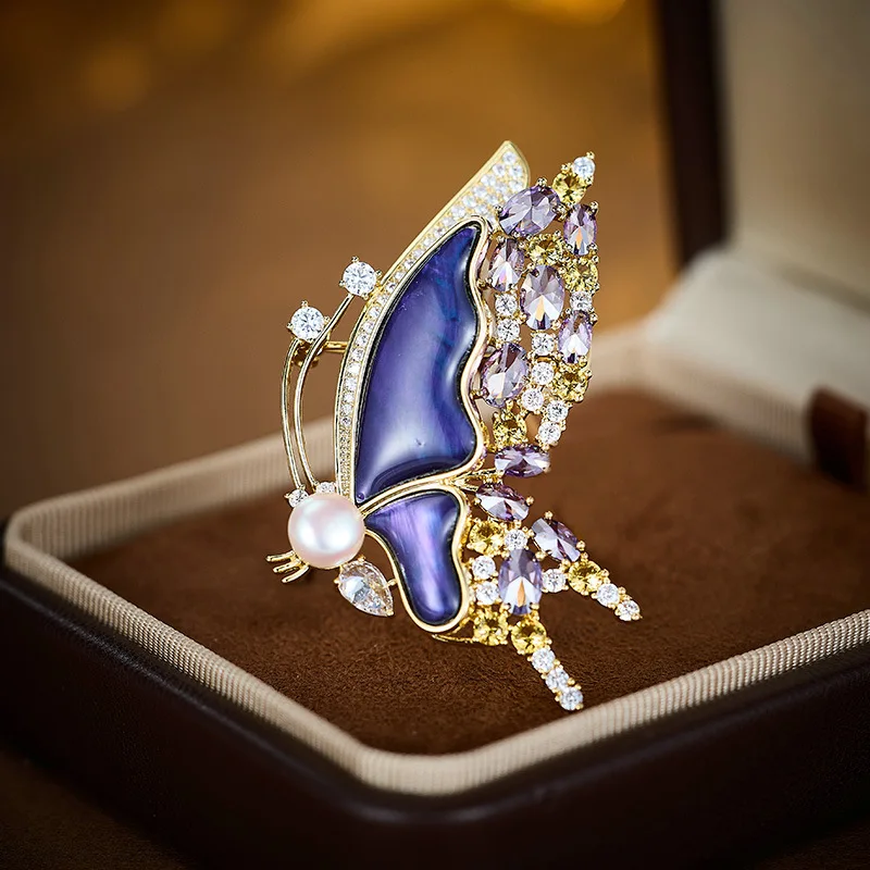 

Freshwater pearl, purple shell, butterfly brooch, slightly inlaid zircon, luxurious and elegant suit accessory, evening corsage