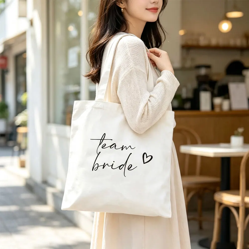 One-Piece Bridal Team Heart-Print Canvas Tote Bag, Women's Handbag Shopping Bag, Library/School Tote Bag, Handbag, Suitable as a Christmas or Birthday Gift for Mom, Suitable for Students and Teachers