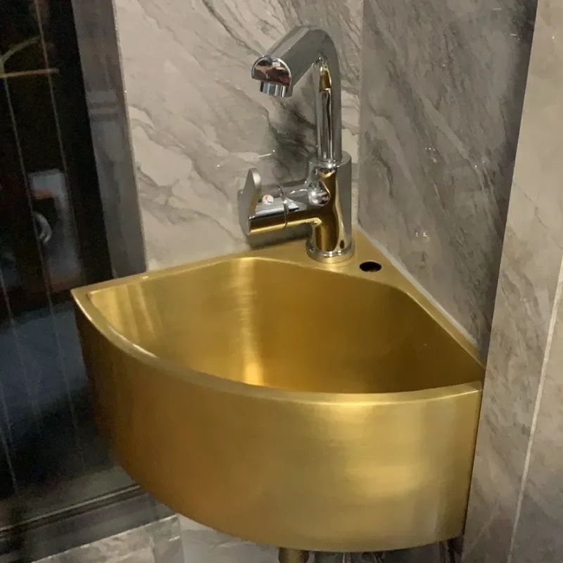 Thin edge fan-shaped countertop basin, wash basin, mini oversized corner bathroom, bathroom, brass metal countertop basin.